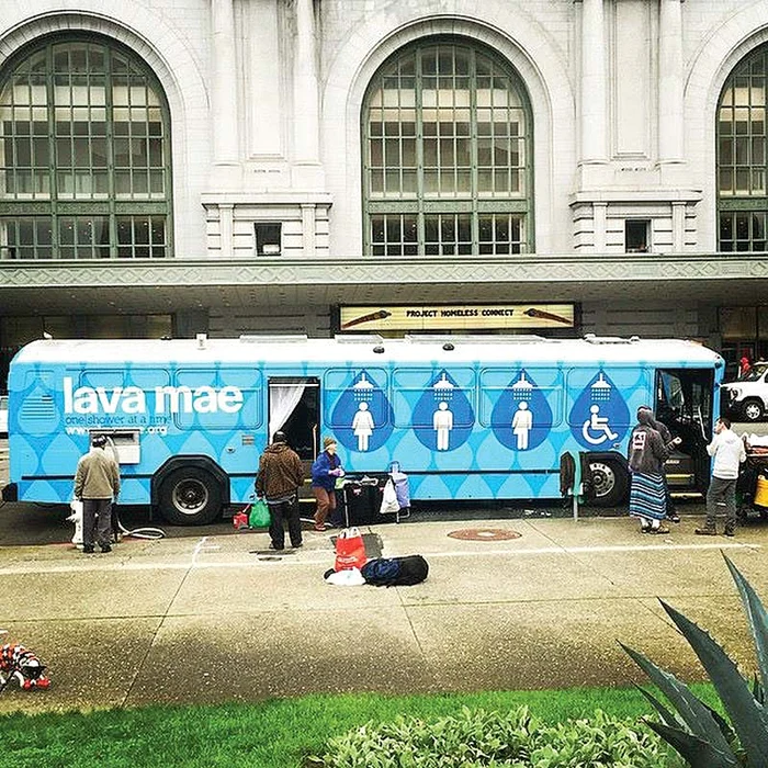 
    Ai transpirat la serviciu şi miroşi?  Duşul mobil te aşteaptă în parcare  