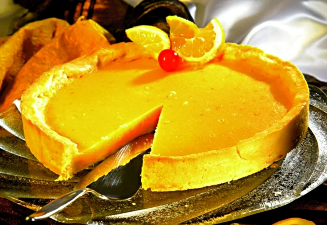 
    Tarta cu lamaie este un desert racoritor si nu foarte dulce, deci este pe gustul tuturor.clickpoftabuna.ro  