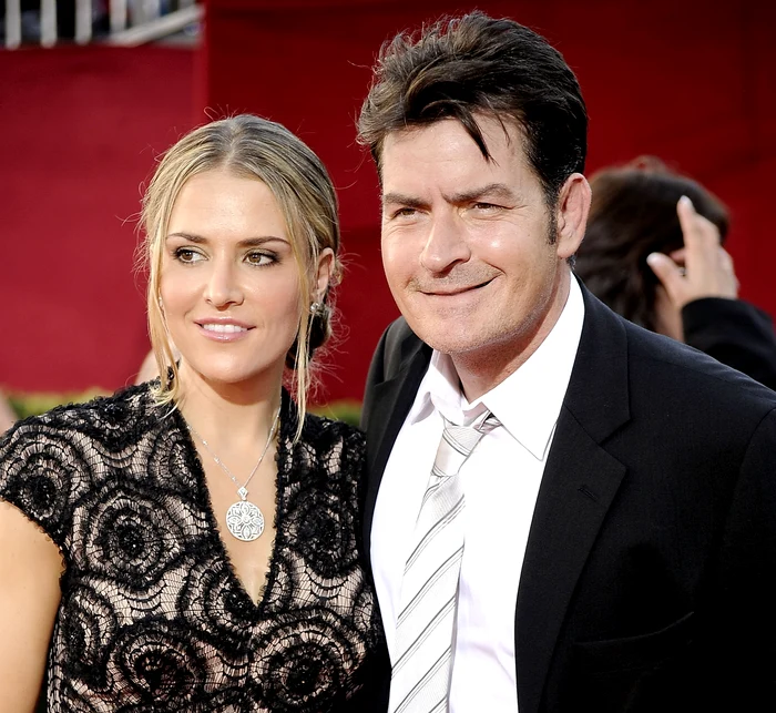 Brooke Mueller (38 de ani) și Charlie Sheen (50 de ani) au fost căsătoriți în perioada 2008 - 2011