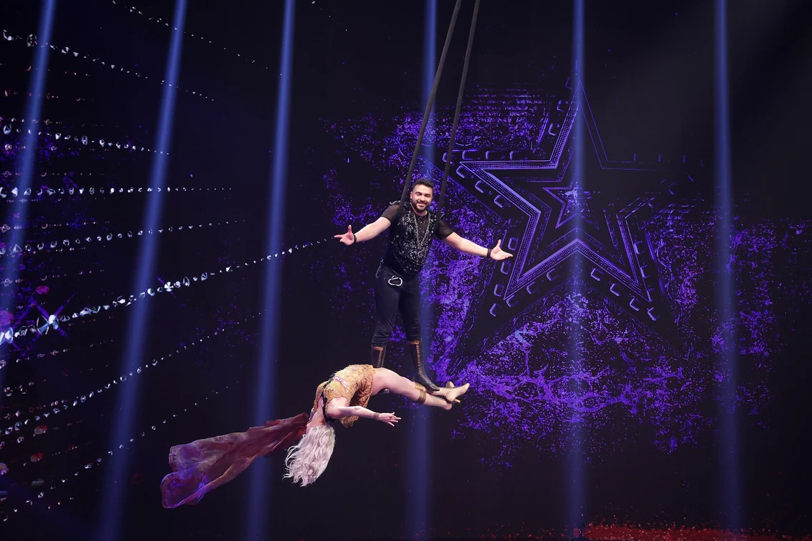 Duo Endless Love Foto 2 Pro TV jpg