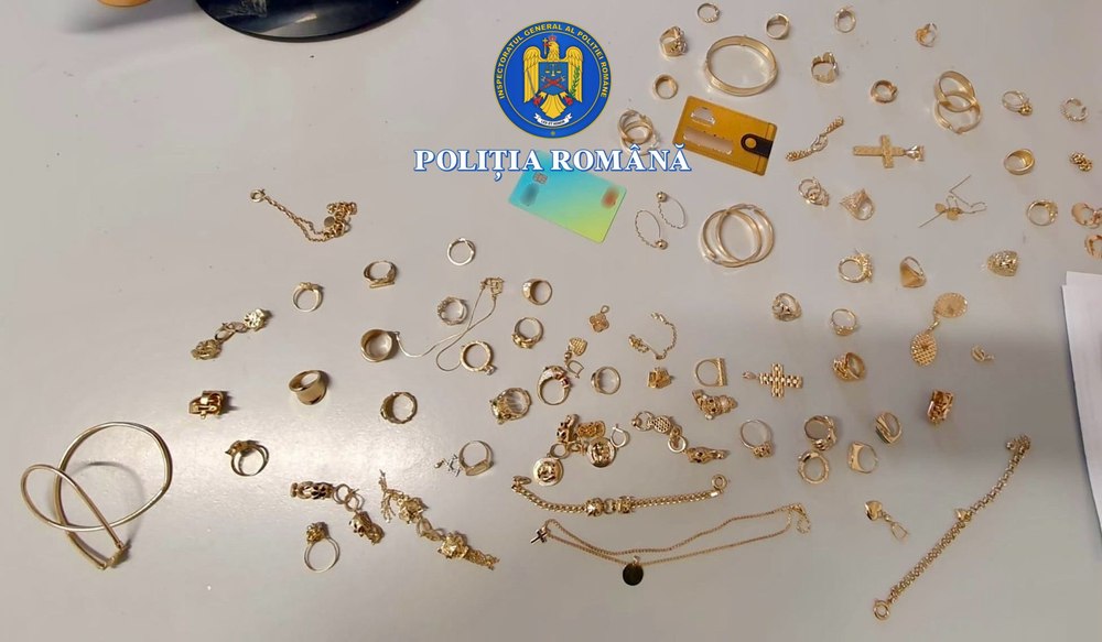 Două persoane au fost reținute când încercau să fugă din țară cu bijuterii furate în valoare de 200.000 de lei