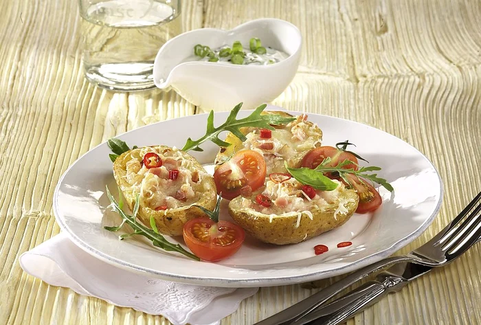 cartofi umpluti bacon sos smantana jpeg