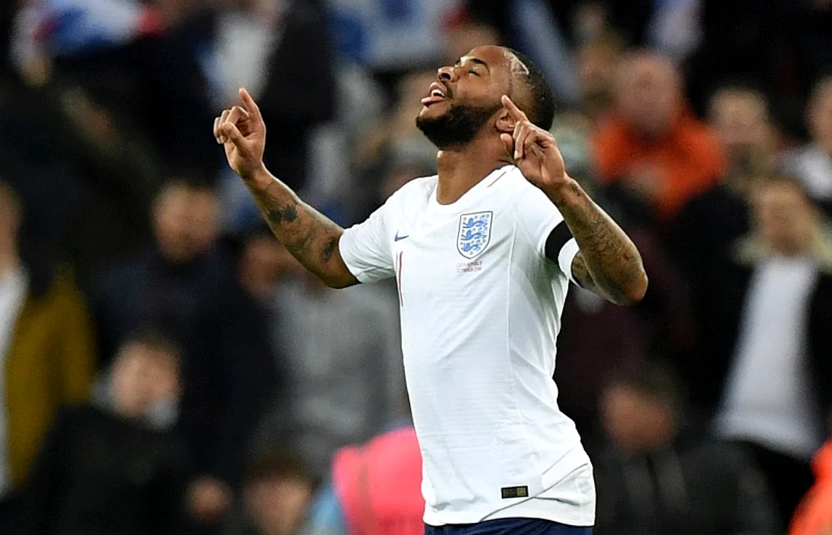 
    Raheem Sterling exultă după tripla saFoto: EPA  