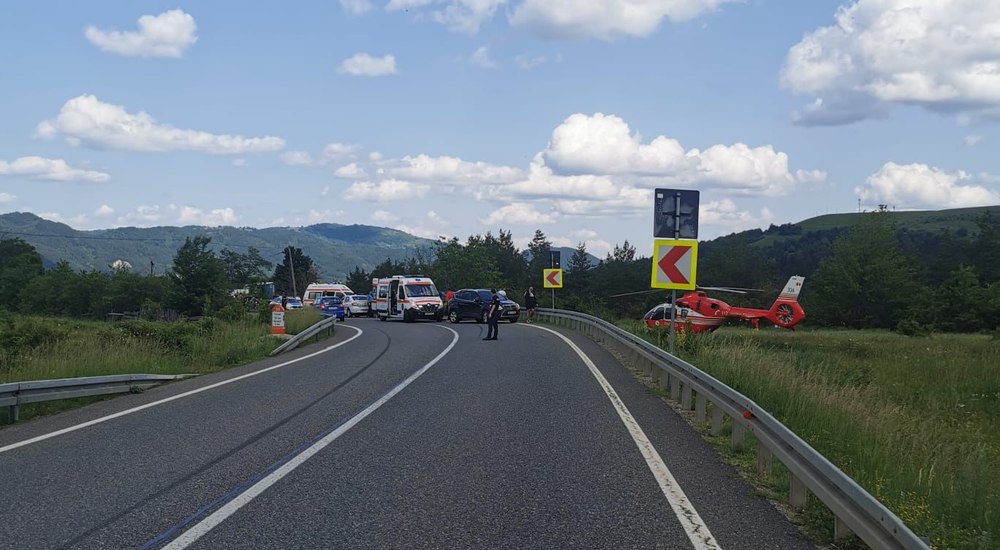 Un motociclist a murit după ce a intrat într-un parapet de pe marginea drumului în județul Vrancea. A fost chemat elicopterul SMURD