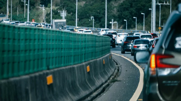 Nu-ți irosi timpul prețios în traficul bară la bară. Caută soluții!