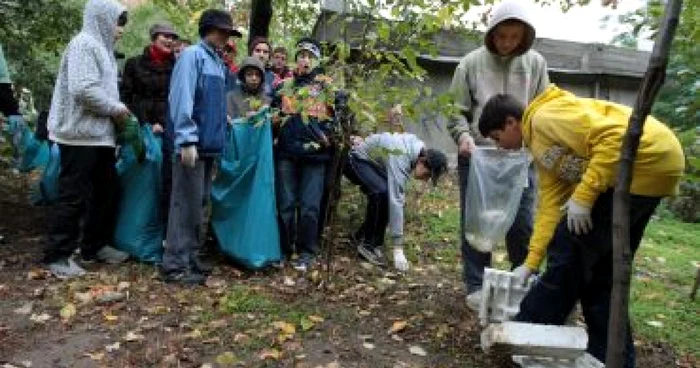 Galaţi: Gunoaiele din Galaţi au fost strânse de 1.000 de voluntari