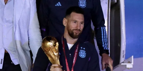 Lionel Messi aduce Cupa Mondială la Buenos Aires Foto EPA EFE