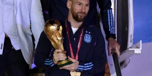 Lionel Messi aduce Cupa Mondială la Buenos Aires Foto EPA EFE