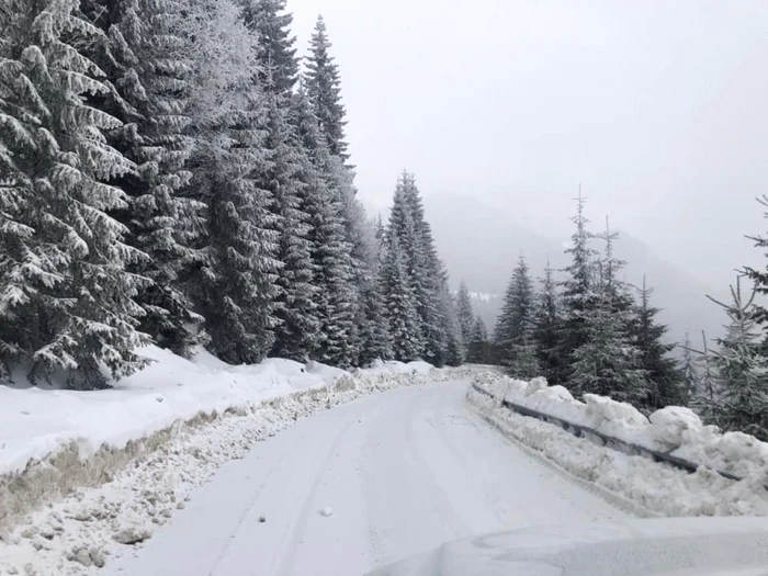 Drumul a fost închis în ultima săptămână ca urmare a viscolului şi avalanşelor produse în zonă