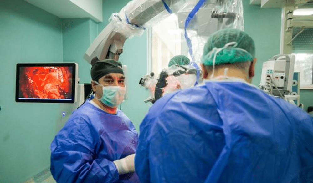 Vindecată de tumoarea ce-i punea viața în pericol. Metodă revoluționară folosită de medicii din Iași
