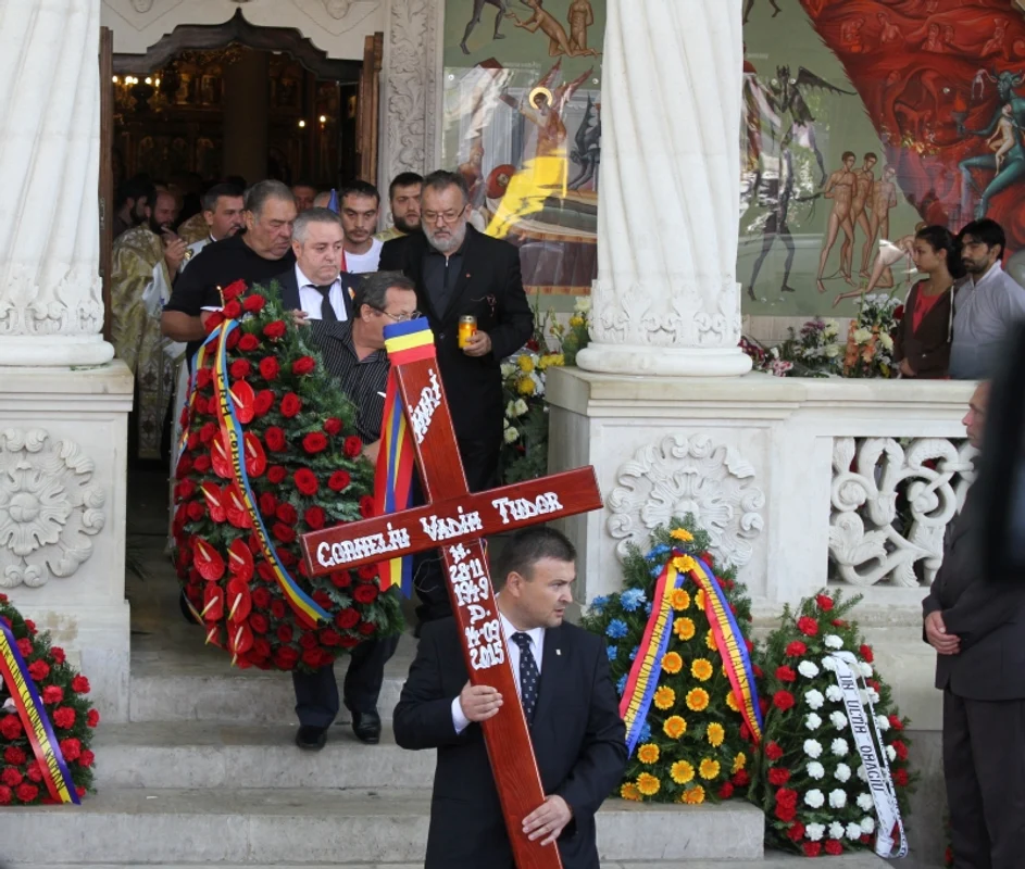 inmormantarea lui vadim tudor 1 jpeg