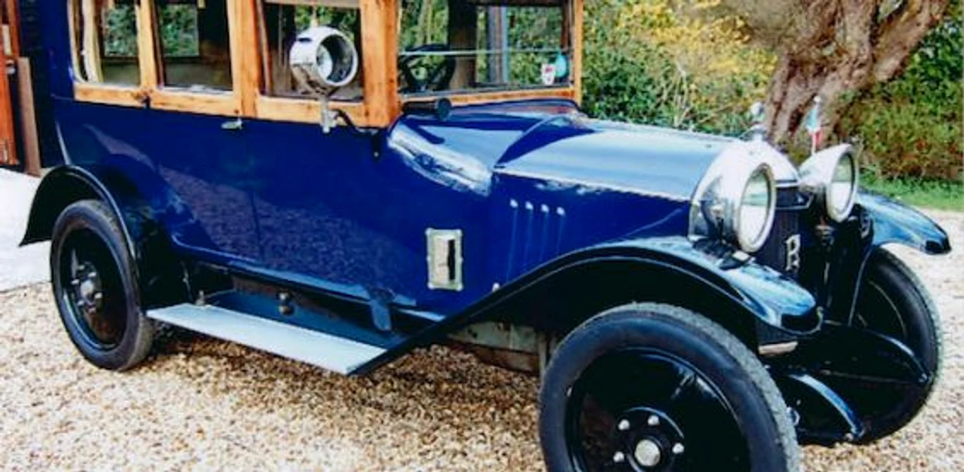 Automobilul „Rochet–Schneider” a fost printre primele care au circulat în România sursa: www.bonhams.com