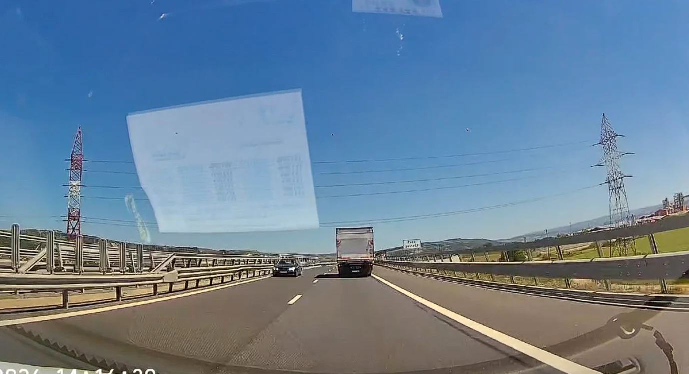 Șofer surprins circulând pe contrasens pe A1 / foto: captură video