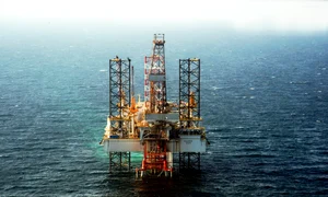 Platformă de foraj marin în Golful Persic, Iran - petrol FOTO Profimedia