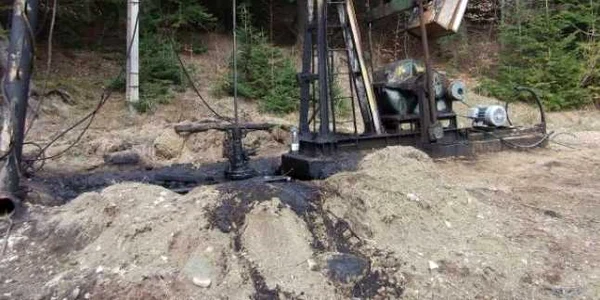 Hoții au furat un capac de sondă de 300 de kg. Foto arhivă Adevărul