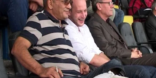 Băhăian în tribuna Gloriei la un meci de fotbal