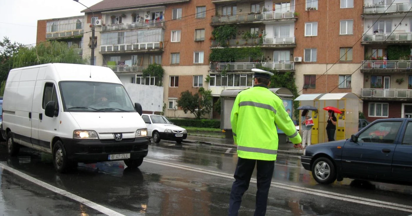 Târgu-Jiu: Prins fără permis la volan