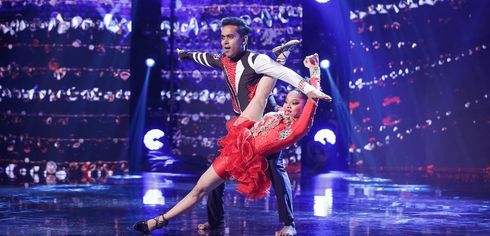 „Românii au talent“: Bad Salsa Group din India a luat al doilea Golden Buzz de la Smiley și Pavel Bartoș FOTO 