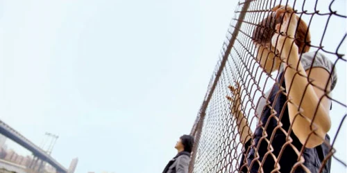 A avea prejudecăţi este ca şi când ai privi mereu lumea, sau doar o parte din ea, prin lentile într-o singură culoare