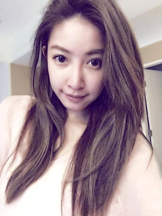 Sharon Hsu are 36 de ani, fiind cea mai mică dintre surori