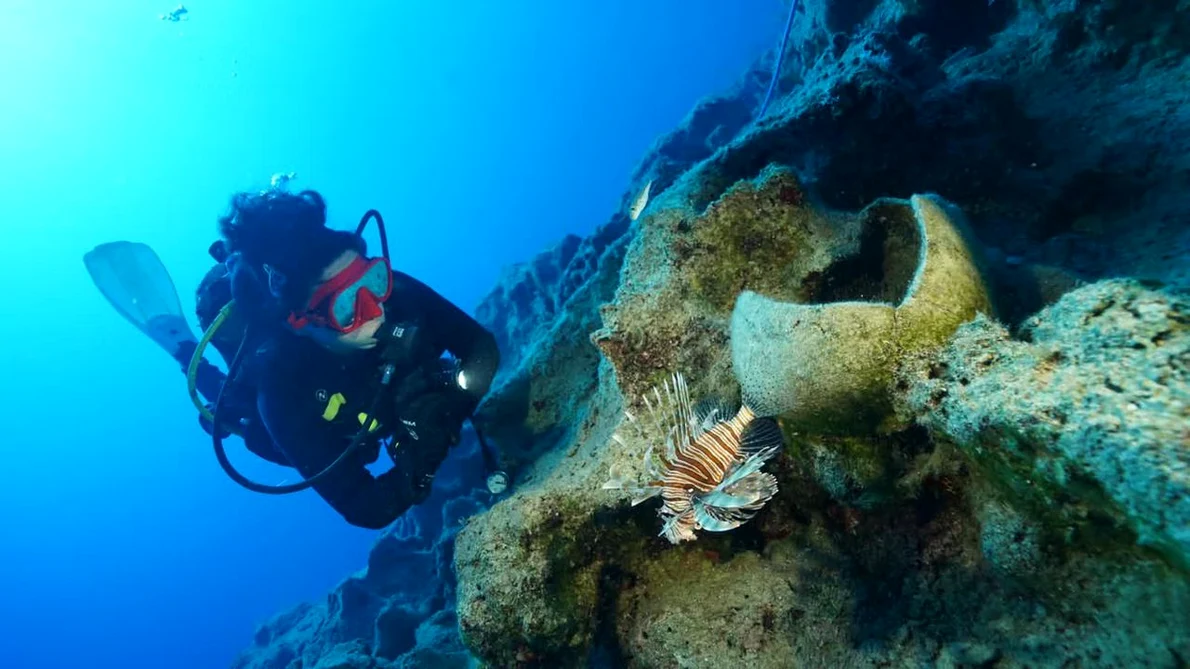 Epava de la Kekova, cercetată de un arheolog subacvatic