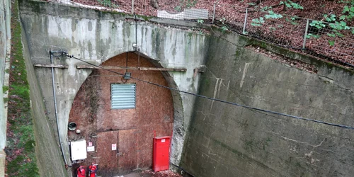 tunelul izvor sursa Wikipedia jpg