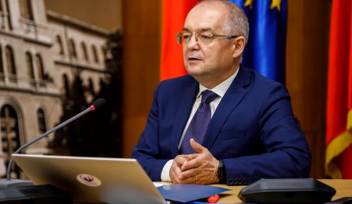 Emil Boc e foc și pară pe antrenorul Eugen Neagoe. Arhivă Adevărul