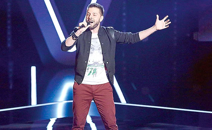 
    Bogdan  Ioan a întors toate scaunele  