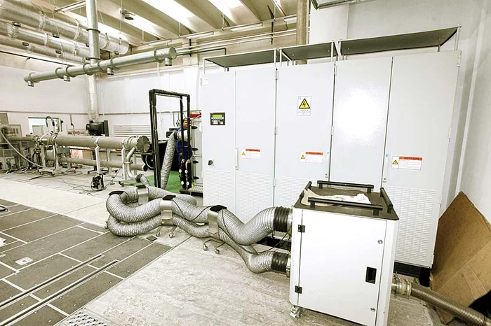 Emisiile nocive sunt  amestecate cu aer curat şi  transmise în tunelul de diluţie