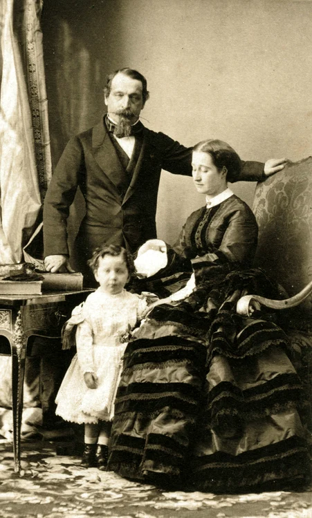 Napoleon al III lea cu soția sa Eugenie și fiul lor FOTO wikipedia
