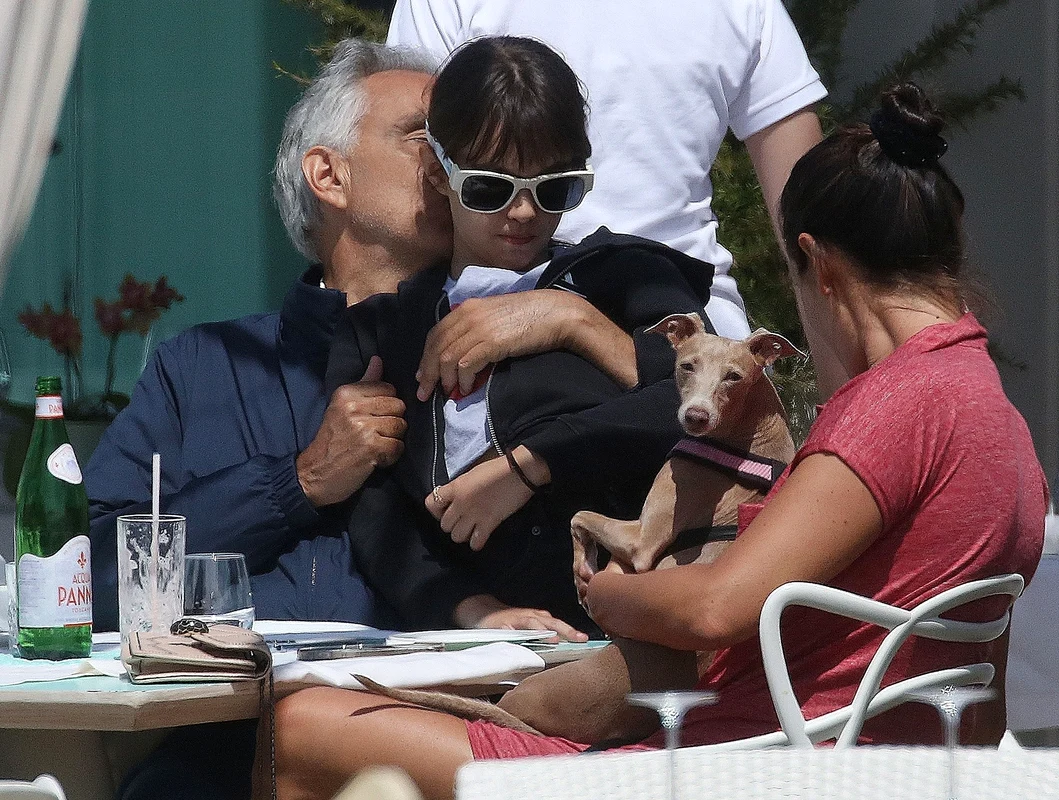 Andrea Bocelli, la plaja cu familia Foto Profimedia 4 jpg