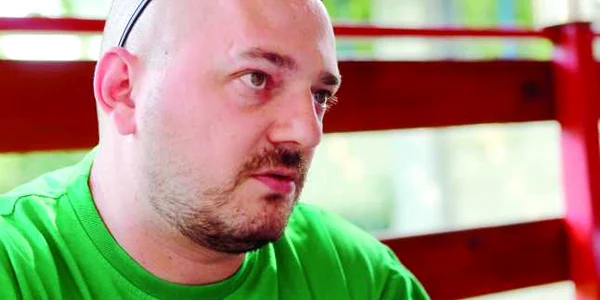 Cătălin Gomboş vă invită să ascultaţi noile producţii ale postului de radio. Foto de Tudor Iovu