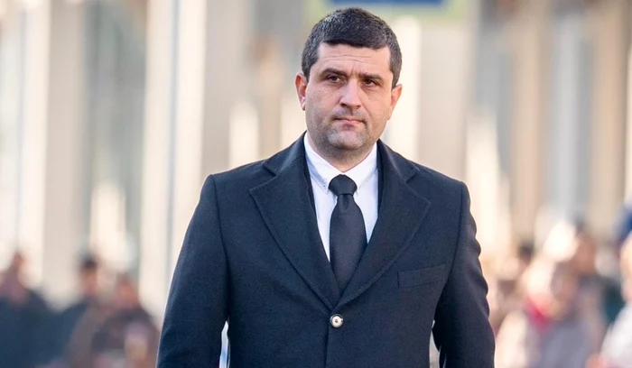 Radu Miruţă le răspunde dur celor care îi atacă familia. FOTO: Facebook Radu Miruţă