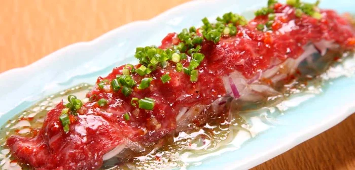 Carpaccio din carne de cal, pregătită în stil japonez FOTO Shutterstock