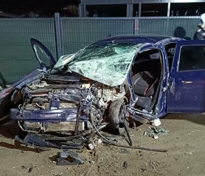 Patru persoane, rănite într-un teribil accident pe DN 1. Unul dintre răniți, în stop cardio-respirator