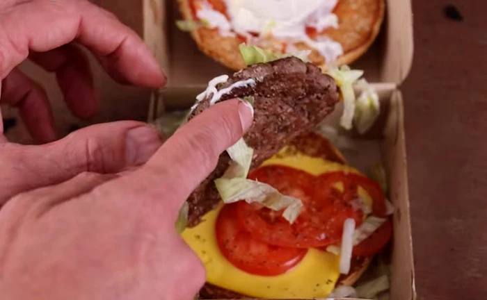 A plantat semințe de roșii din doi burgeri McDonald’s / Foto: captură video 