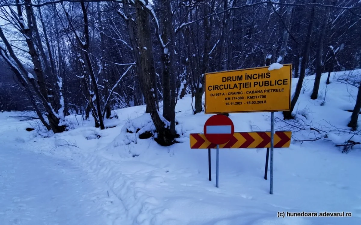 Unele drumuri de munte rămn închise iarna. Foto: Daniel Guță