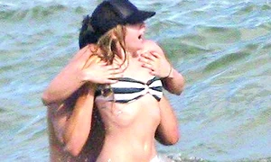 Avril începe să prindă  gustul distracţiei jpeg