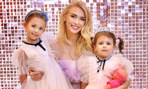 Andreea Bălan petrece Paștele acasă, cu fetele ei