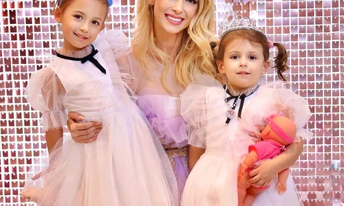 Andreea Bălan petrece Paștele acasă, cu fetele ei