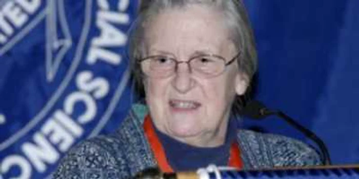 Elinor Ostrom, prima femeie care a luat Nobelul pentru  economie