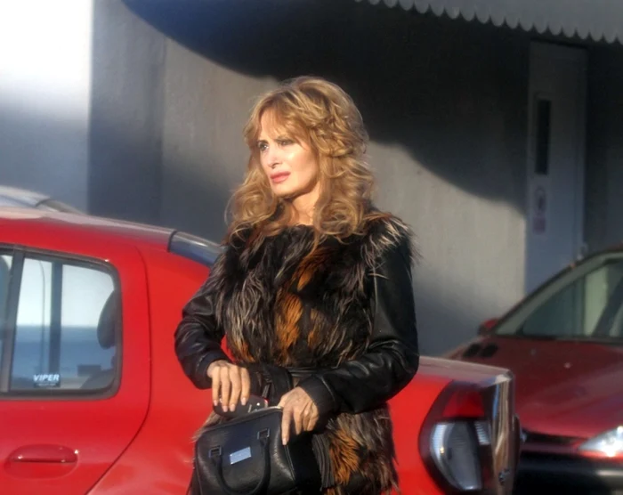 Aşa arăta cântăreaţa toamna trecută, când chipul ei era încă tumefiatfoto: Click!
