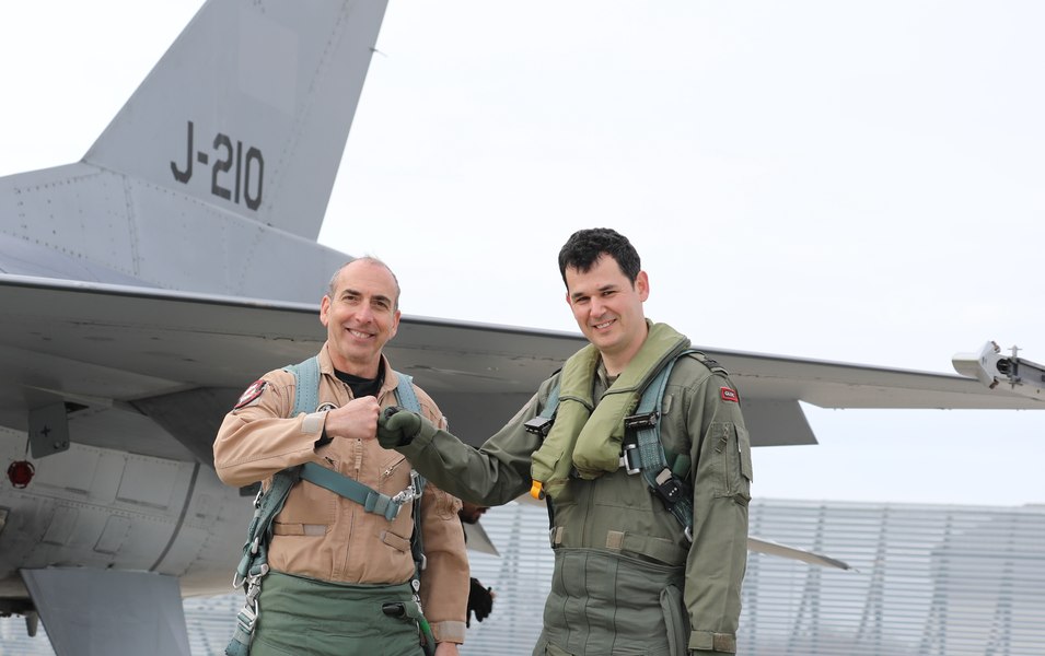 Primul zbor pe un avion F-16 pentru un pilot român antrenat la Centrul European de Instruire de la Fetești | FOTO VIDEO