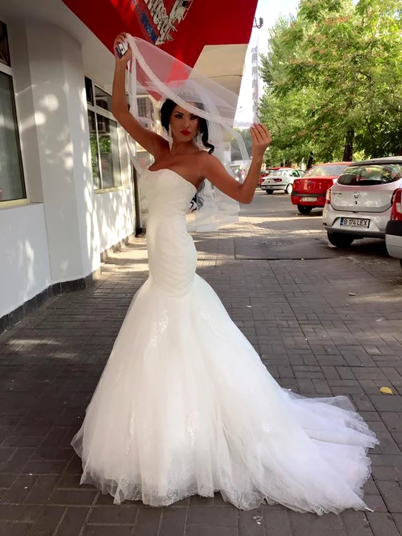 Daniela Crudu (26 de ani) le-a arătat fanilor cum îi stă în rochie de mireasă