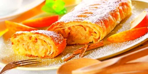 strudel cu mere si stafide