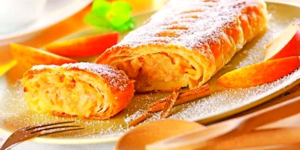 strudel cu mere si stafide