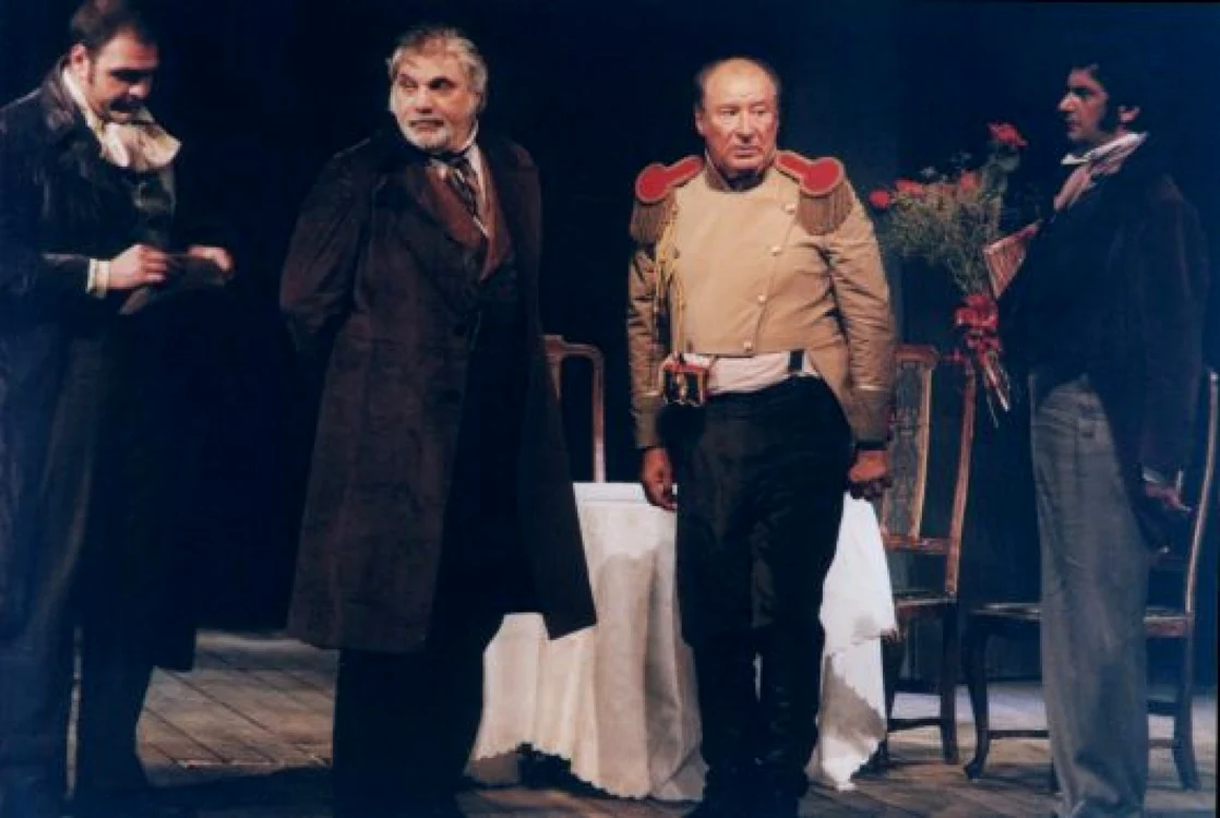 Victor Rebengiuc, alături de Doru Ana(stânga), în "Căsătoria",în regia lui Yuri Kordosnkyi, la Teatrul Bulandra