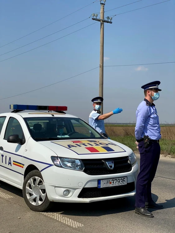 Două maşini de Poliţie au fost implicate într-un accident FOTO Adevărul