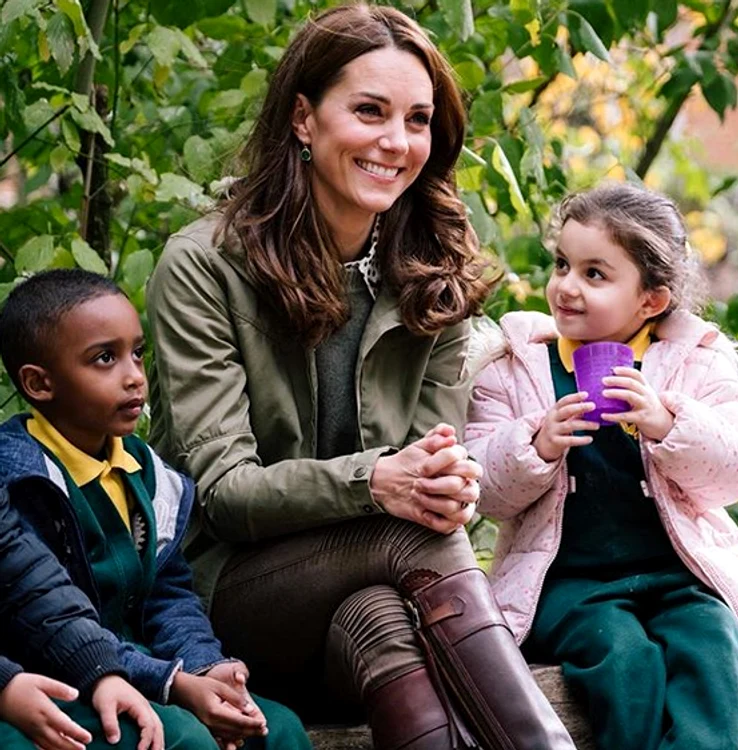 Kate și-a reluat îndatoririle regale, marți, când a vizitat o școală din Londra, unde a stat de vorbă cu elevii și profesorii