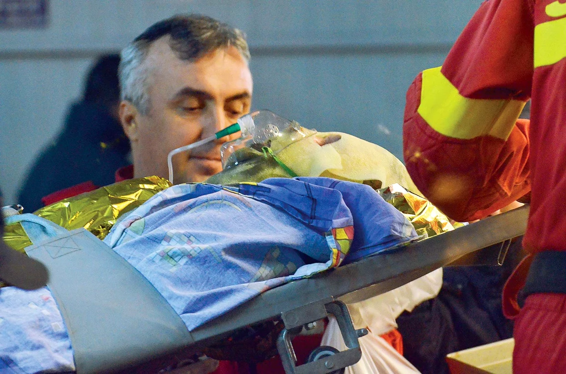 
    Răniţii de la Club “Colectiv” s-au ales cu arsuri grave pe  piele şi pe căile respiratorii  
